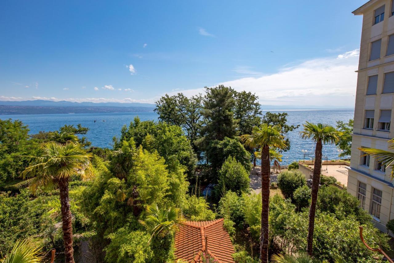 Palm And Palmino Garden Near Lungo Mare Apartment